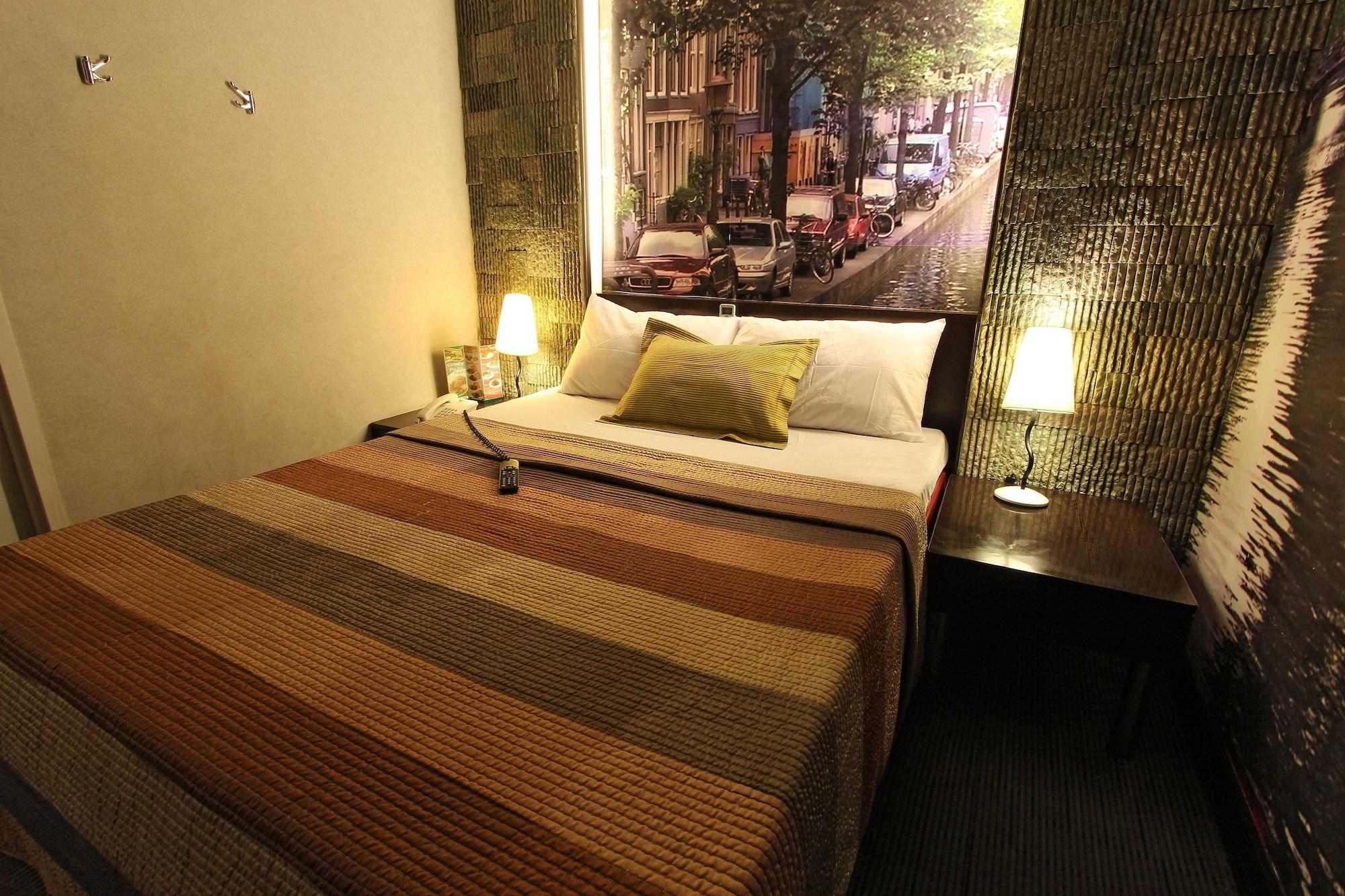 Eurotel North Edsa Кесон-Сити Экстерьер фото