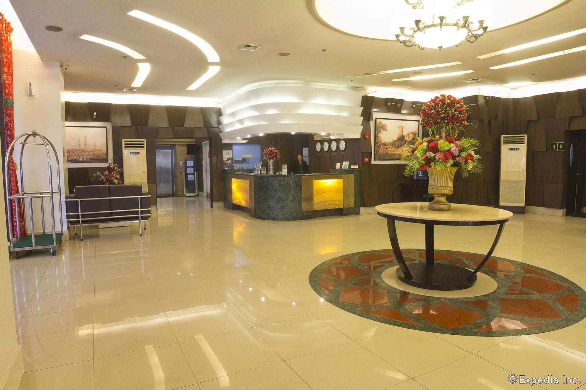 Eurotel North Edsa Кесон-Сити Экстерьер фото