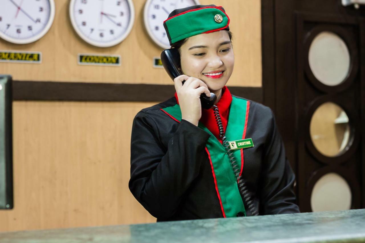 Eurotel North Edsa Кесон-Сити Экстерьер фото